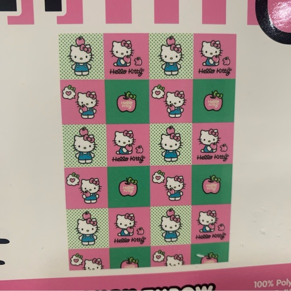 New Hello Kitty Apple Boxes Green & Pink Plush 50" x 70" Throw Blanket With Tag - Picture 4 of 7